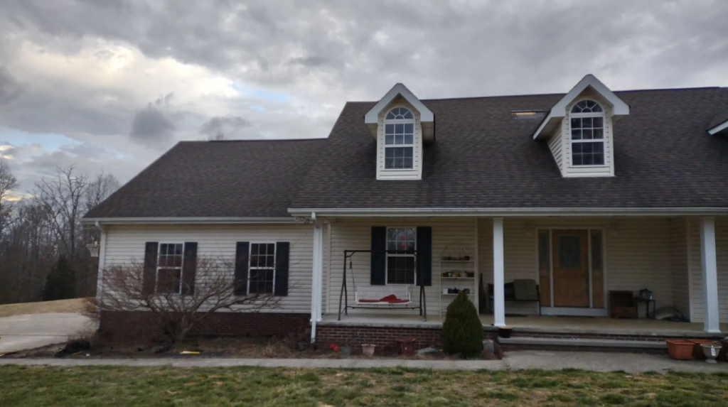 A home roof replacement being done in Corbin, KY